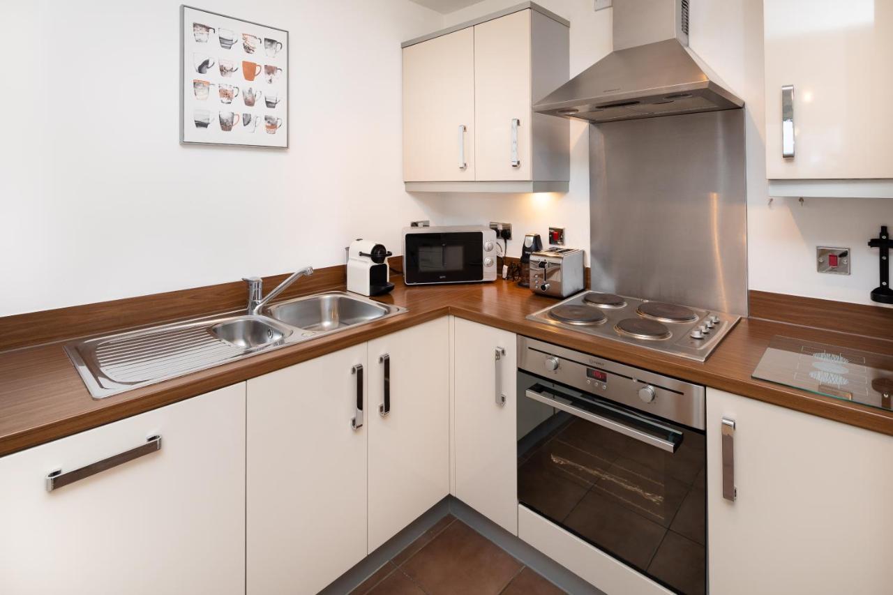 Stylish City Centre Apartment - Home From Home With Fully-Equipped Kitchen, Smart Tv, Netflix, Superfast Wifi, Free Parking, Self Check-In - By Brightleap Apartments Milton Keynes Exterior foto