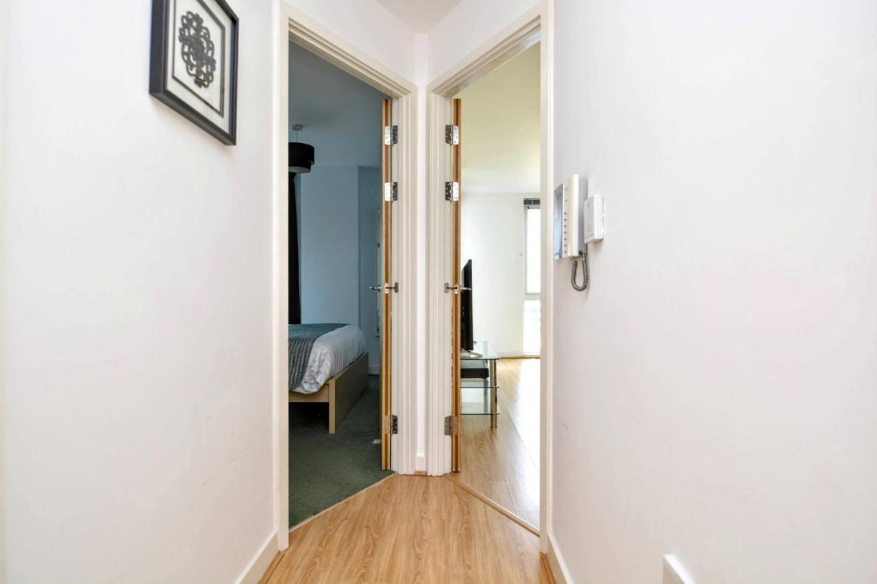 Stylish City Centre Apartment - Home From Home With Fully-Equipped Kitchen, Smart Tv, Netflix, Superfast Wifi, Free Parking, Self Check-In - By Brightleap Apartments Milton Keynes Exterior foto