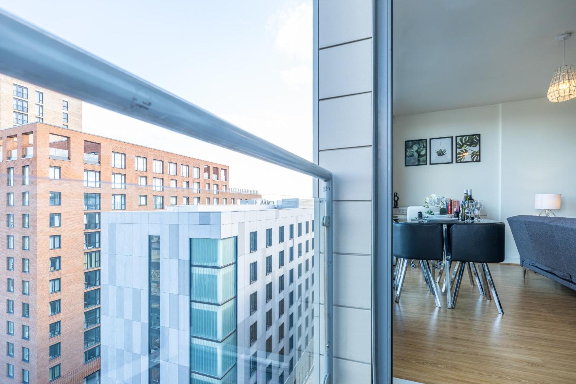 Stylish City Centre Apartment - Home From Home With Fully-Equipped Kitchen, Smart Tv, Netflix, Superfast Wifi, Free Parking, Self Check-In - By Brightleap Apartments Milton Keynes Exterior foto