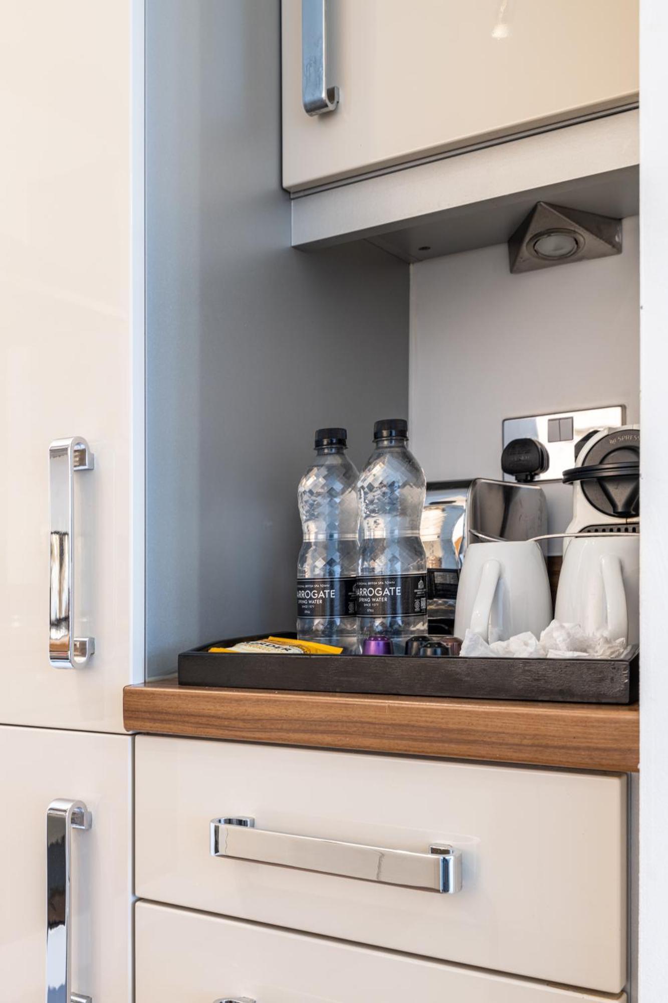 Stylish City Centre Apartment - Home From Home With Fully-Equipped Kitchen, Smart Tv, Netflix, Superfast Wifi, Free Parking, Self Check-In - By Brightleap Apartments Milton Keynes Exterior foto